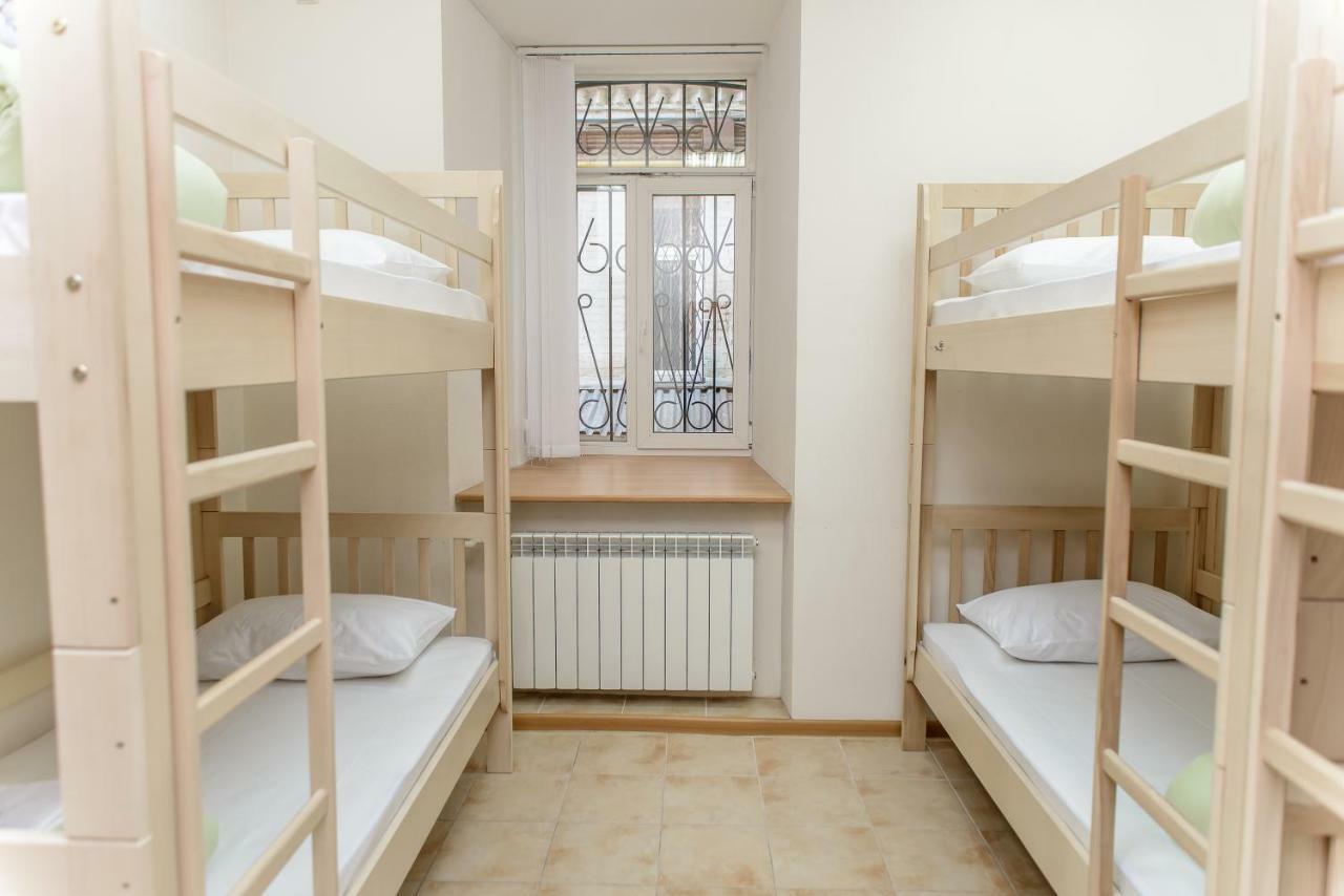 Globus Lipki Hostel Kiev Exterior foto