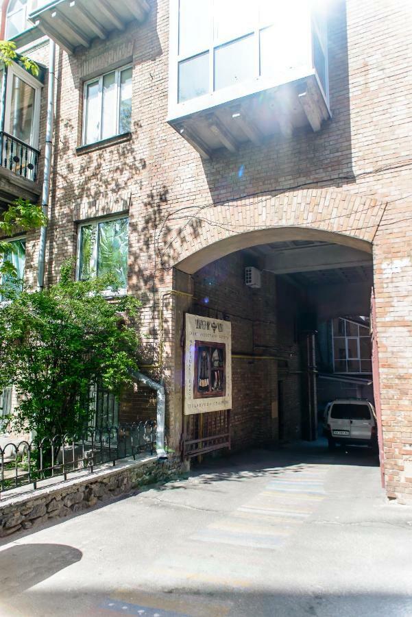 Globus Lipki Hostel Kiev Exterior foto
