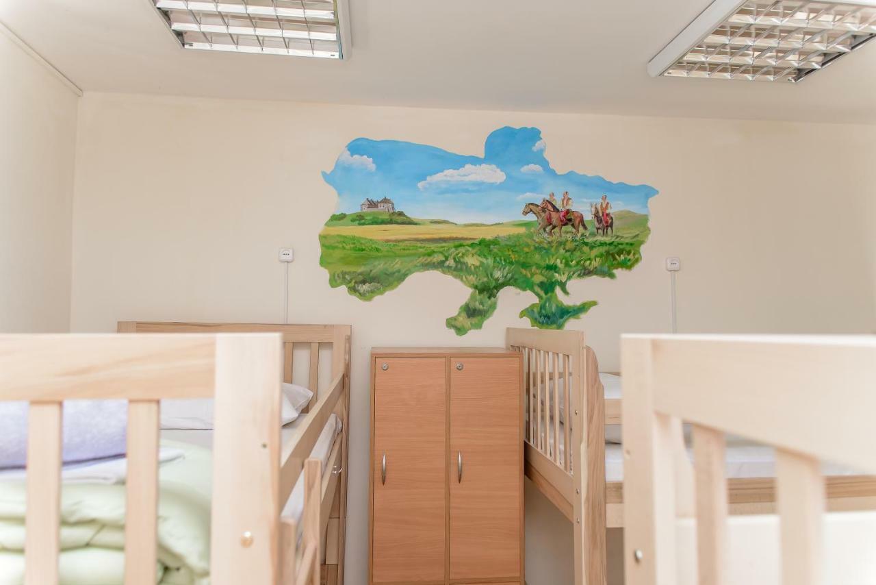 Globus Lipki Hostel Kiev Exterior foto
