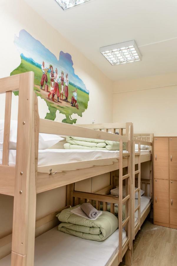 Globus Lipki Hostel Kiev Exterior foto