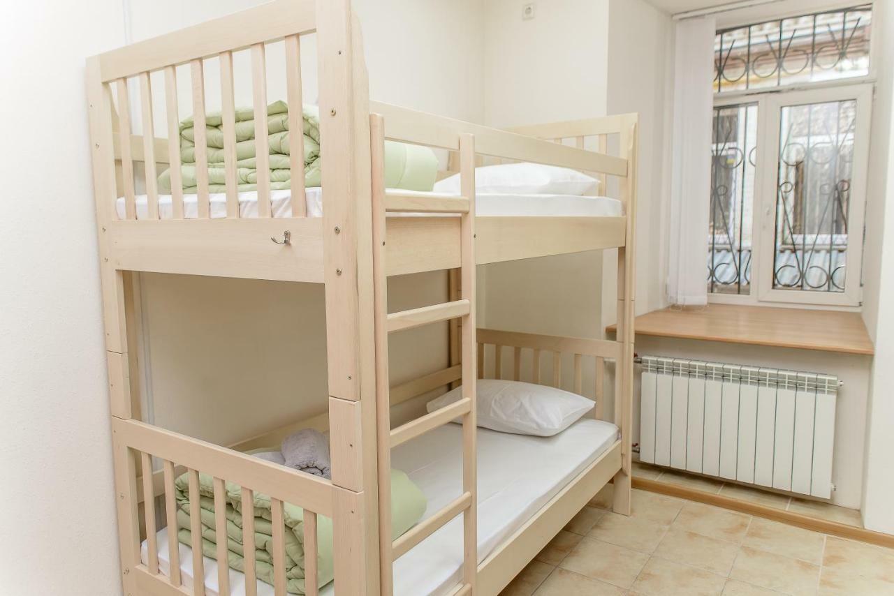 Globus Lipki Hostel Kiev Exterior foto