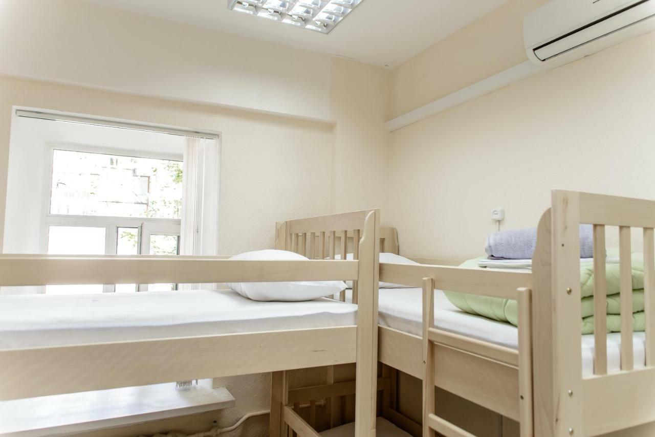Globus Lipki Hostel Kiev Exterior foto