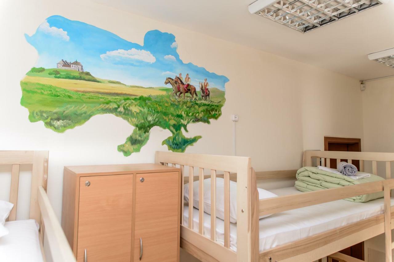 Globus Lipki Hostel Kiev Exterior foto