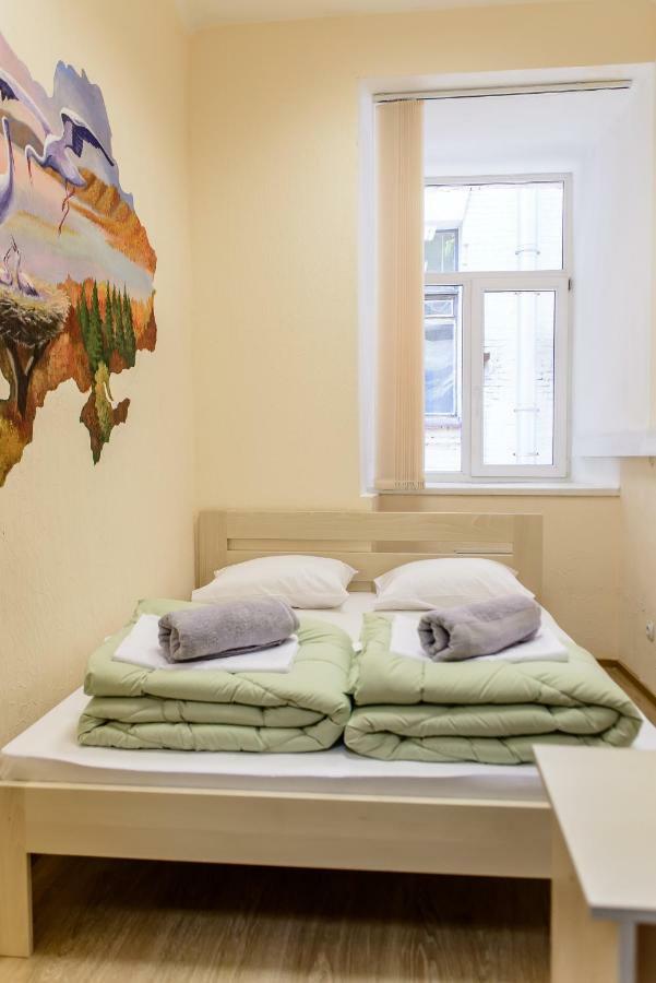 Globus Lipki Hostel Kiev Exterior foto