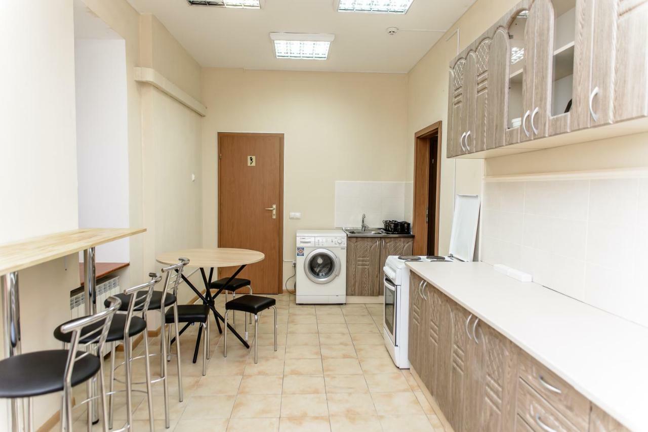 Globus Lipki Hostel Kiev Exterior foto