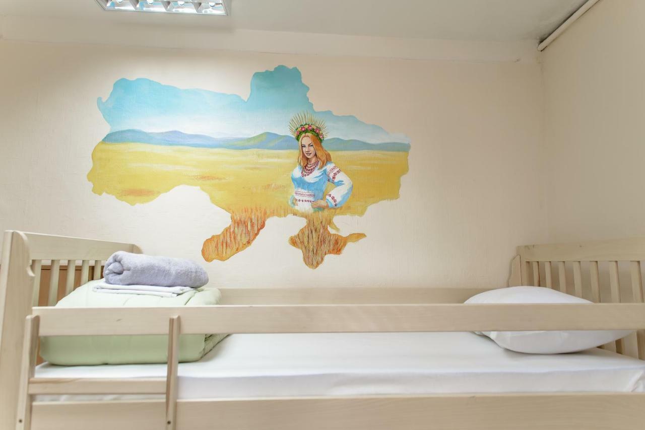 Globus Lipki Hostel Kiev Exterior foto